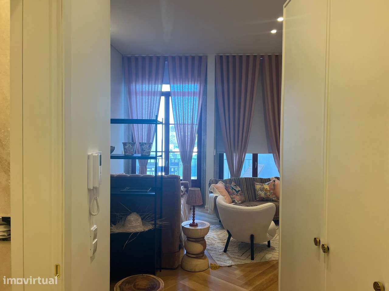 T0 luxuoso, mobilado e equipado, no centro - Grande imagem: 3/25