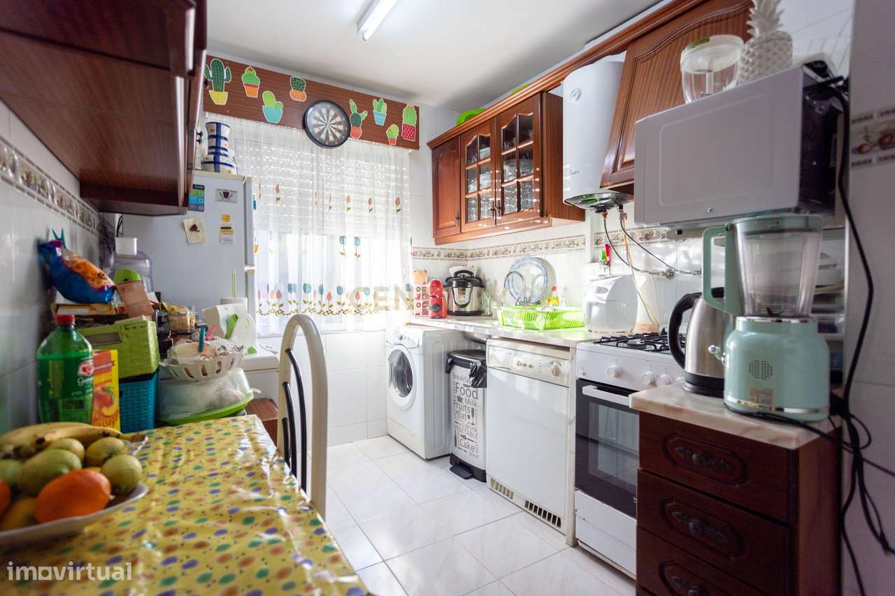 Apart. T2 com 61 m2 em Santo António dos Cavaleiros – Praceta Manuel F-14