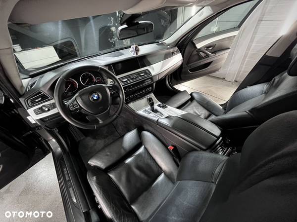 BMW Seria 5 530d xDrive Luxury Line - 28