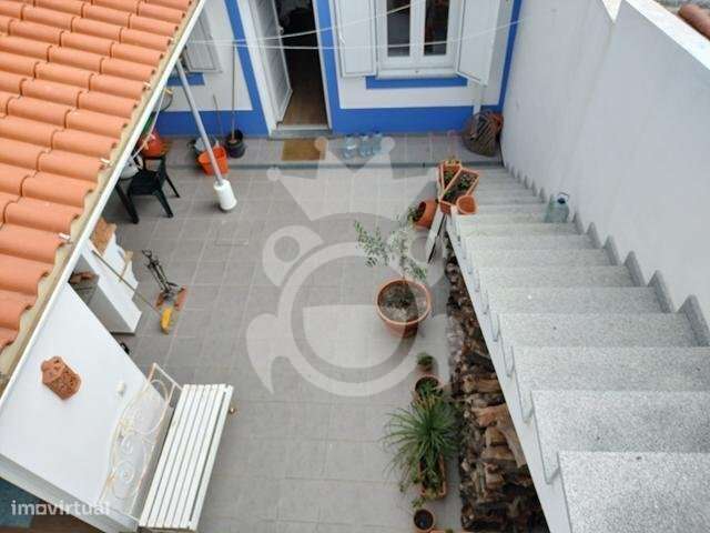 Moradia T4 Totalmente Renovada-10