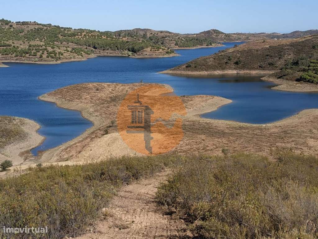 TERRENO RÚSTICO COM 7880 M2 JUNTO A BARRAGEM DO BELICHE - AZINHAL -... - Grande imagem: 2/60