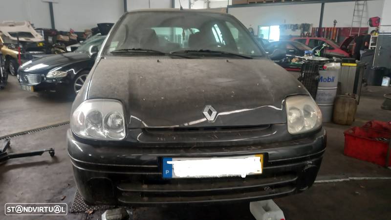 Renault Clio II 1.2 16v de 2001 para peças - 1