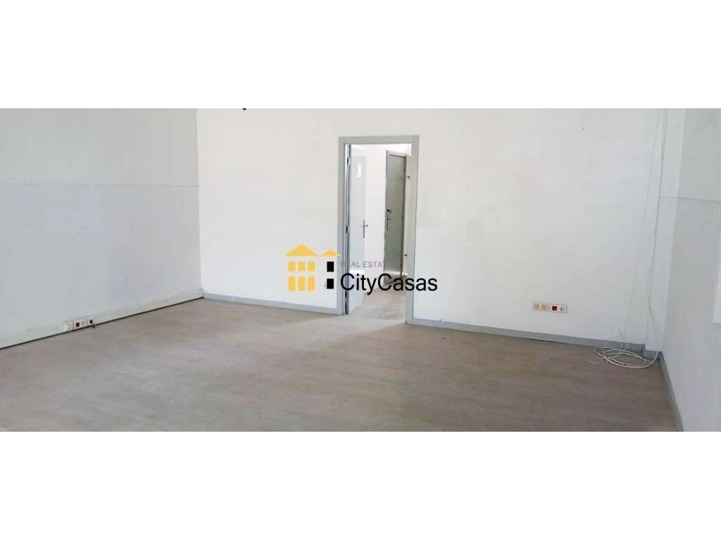 Loja c/ Terraço e 2 Frentes | Paranhos-6