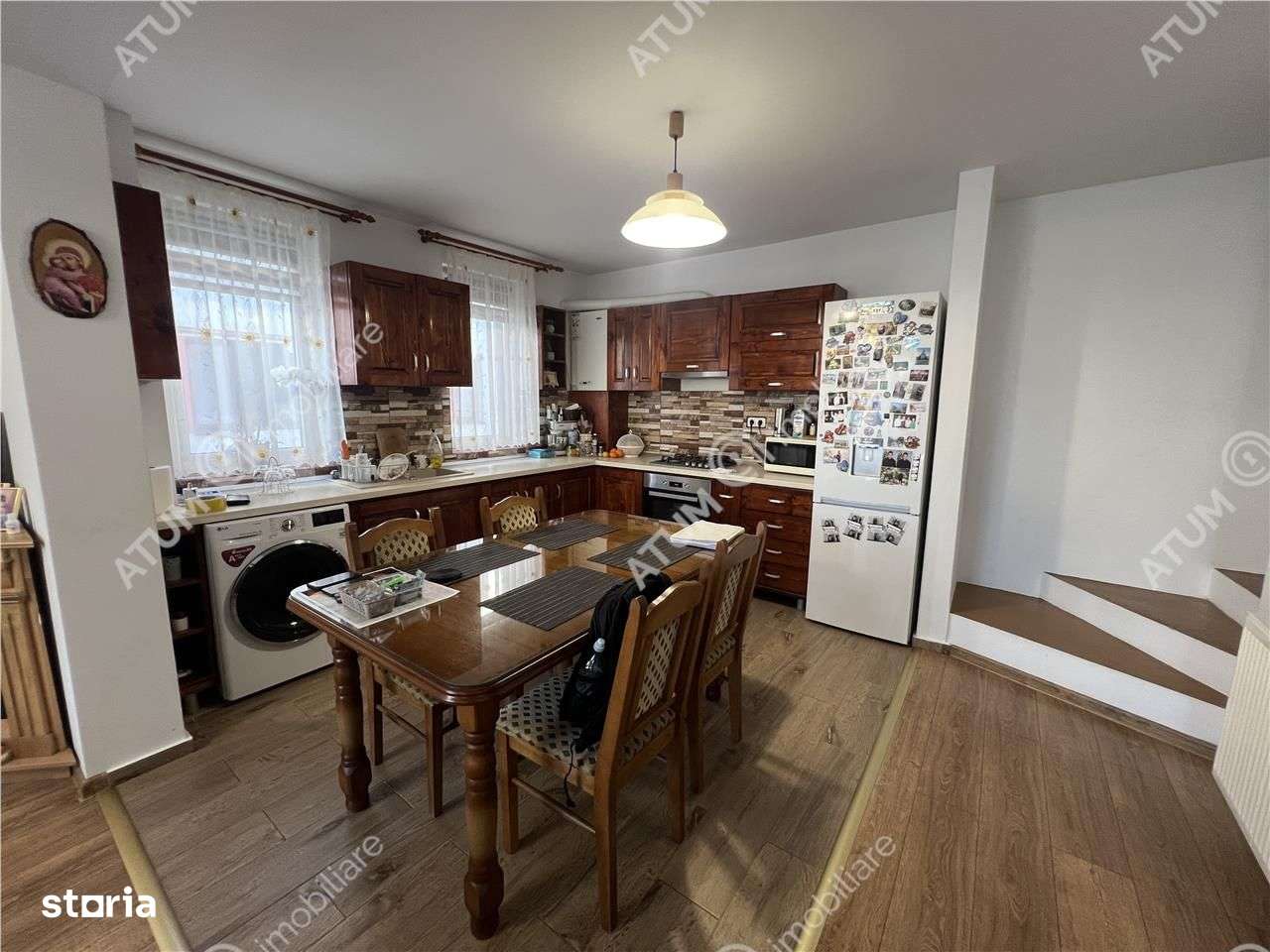 Casa cu 4 camere 2 bai si curte proprie in zona Arhitectilor-6