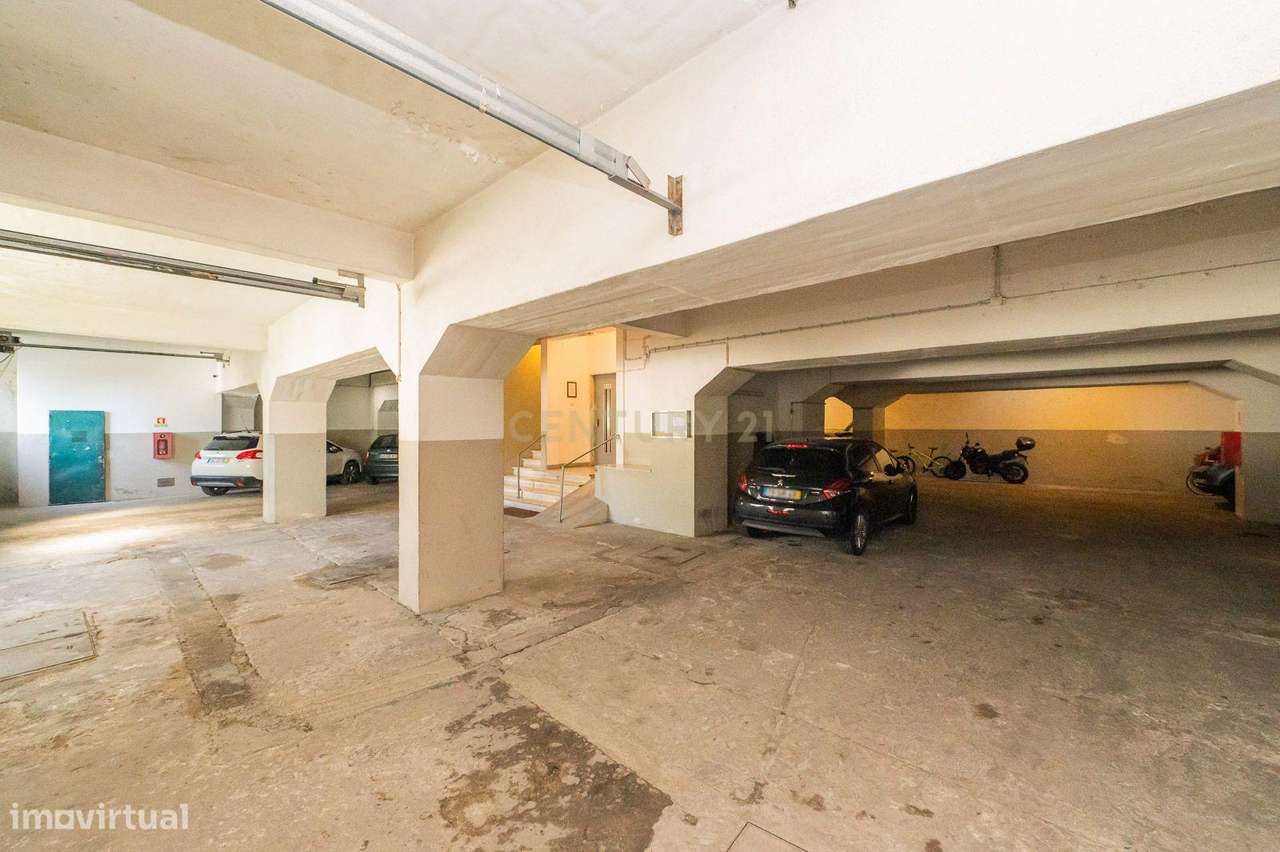 Excelente T2 Totalmente Remodelado | Monte Estoril-29