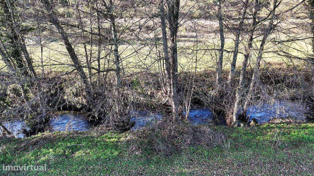 O Refúgio Perfeito entre o Rio e a Natureza: Quinta com 2 Hectares-5