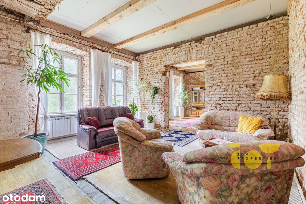 Château with a park and a stable. - Pełny obrazek: 5/20