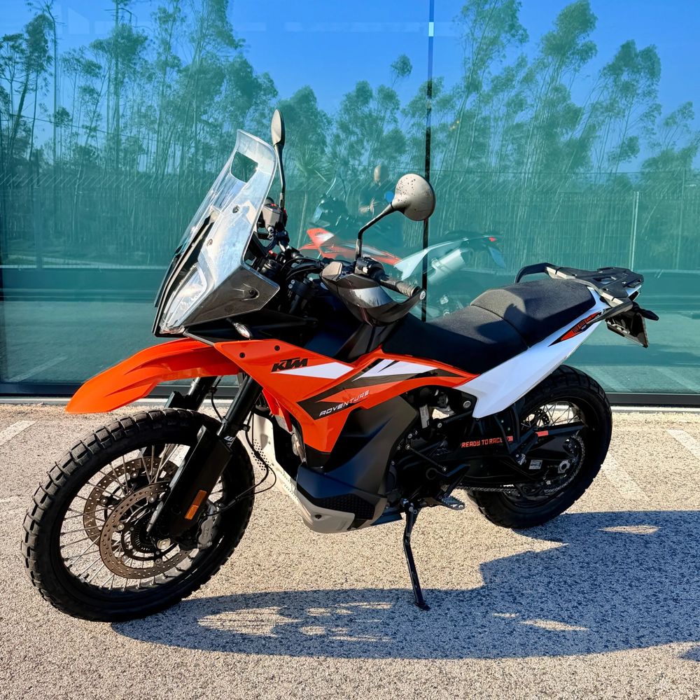 KTM 890