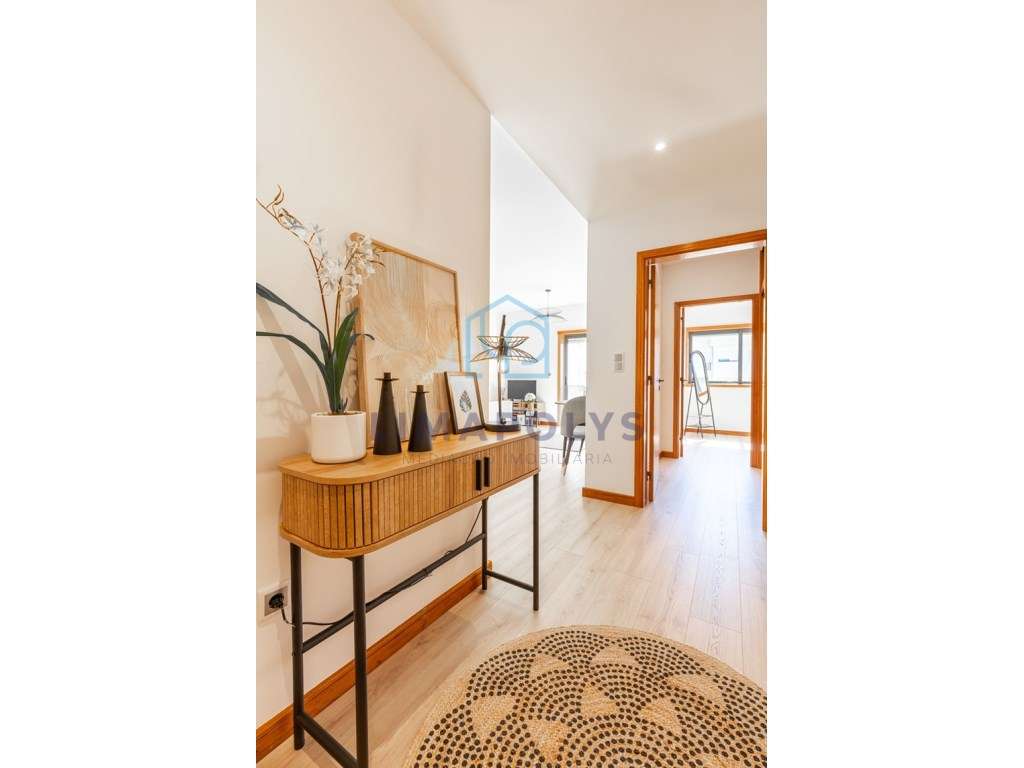 Elegante apartamento T1 renovado com lugar de garagem-9