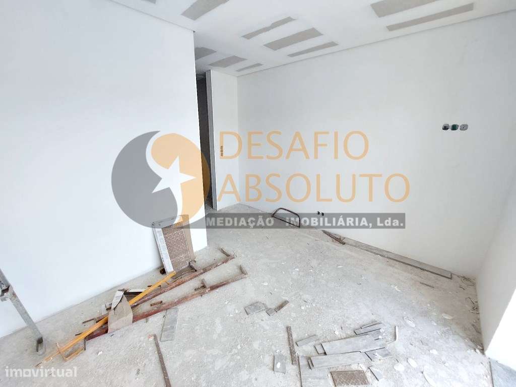 Moradia Geminada Duplex T3. Redondos, Fernão Ferro-19
