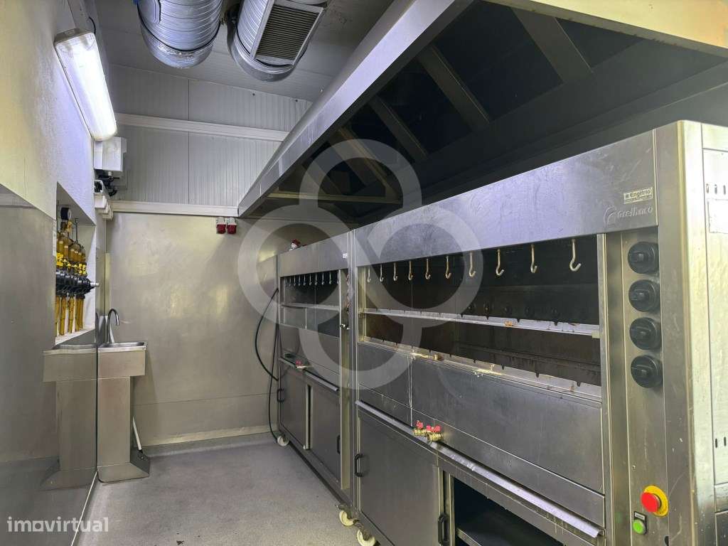 Restaurante churrasqueira cozinha equipada e salas mobiladas em Qui... - Grande imagem: 3/28