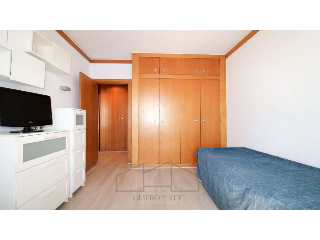 Apartamento T4 nas Torres das Amoreiras-22