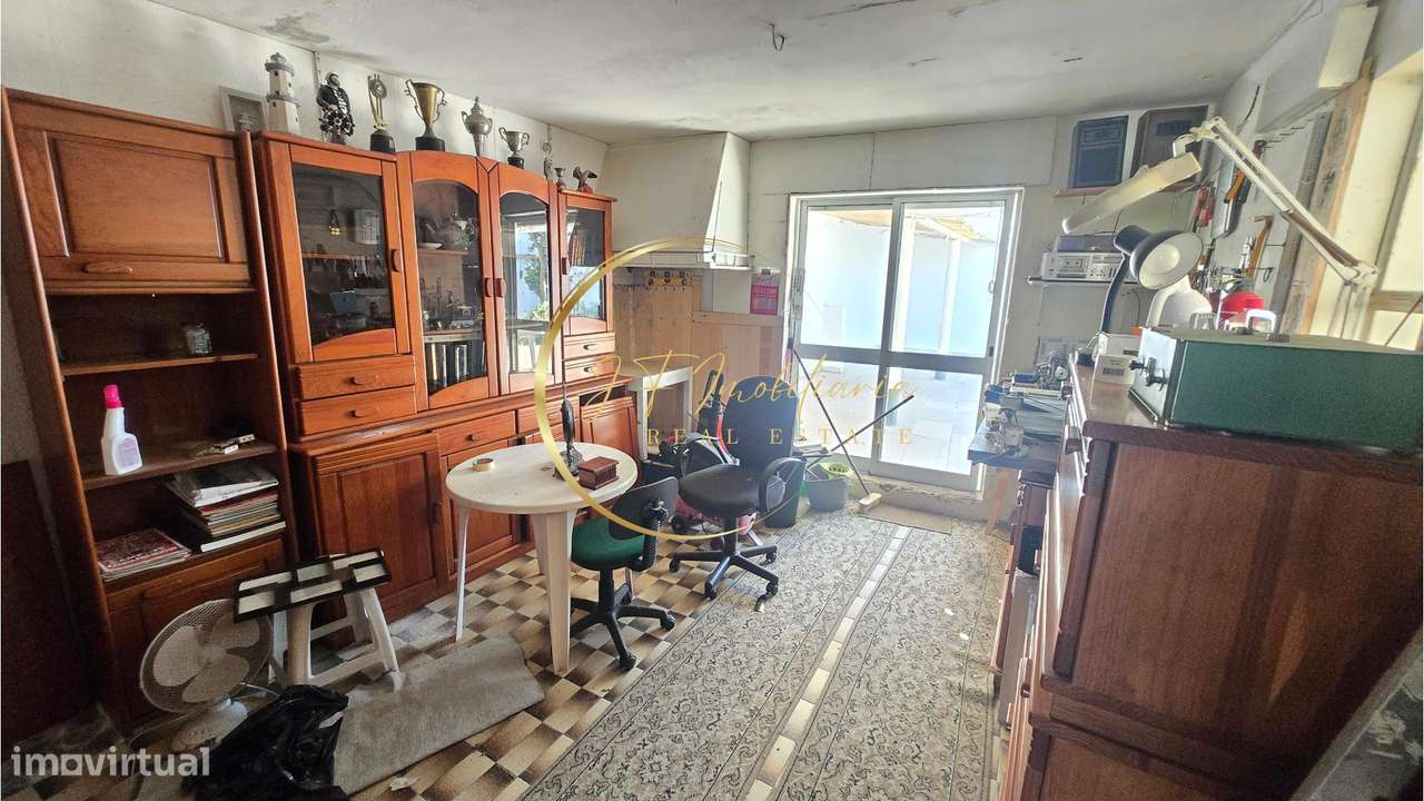 Moradia Geminada T4 com armazem-34