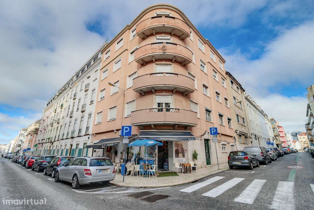 Loja no Centro de Campo de Ourique com rendimento - Grande imagem: 2/12