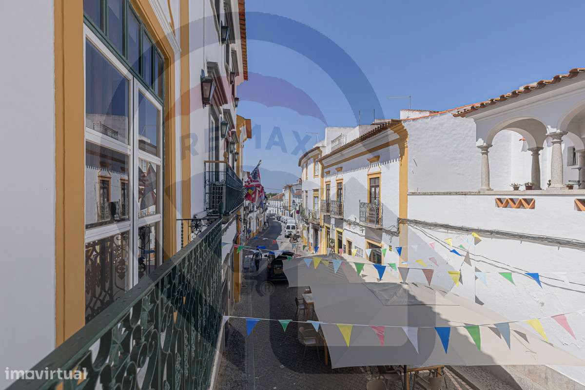 Moradia T3 Renovada no Centro Histórico de Évora – Charme Único-9