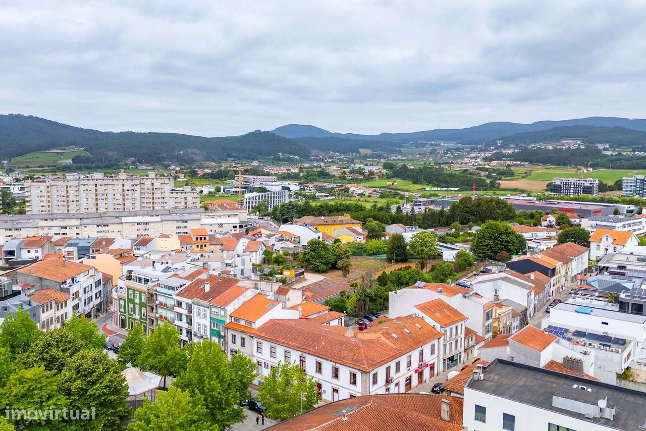 Trespasse de Conceituada Loja de Roupa Infantil no Centro de Barcelos-3