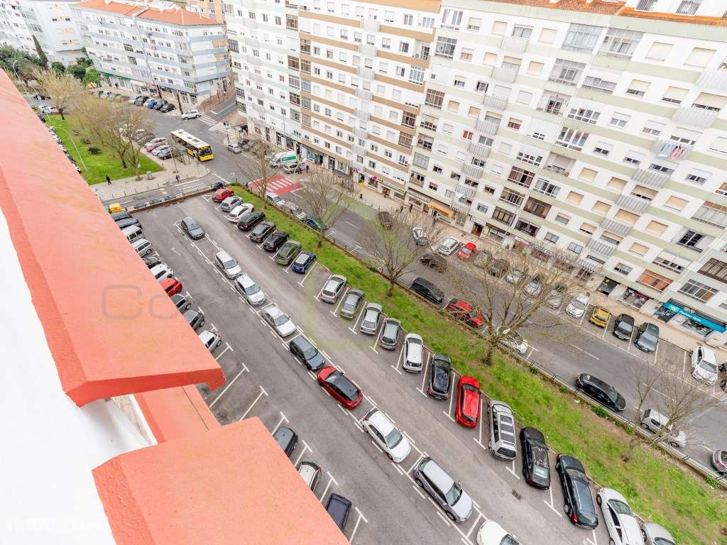 Apartamento T3 com duas frentes e óptima exposição solar-11