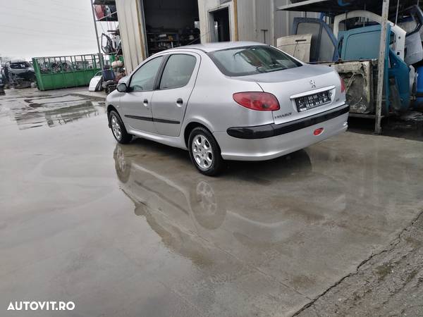 Dezmembram Peugeot 206, an 2006, motorizare 1.4 benzina - 4