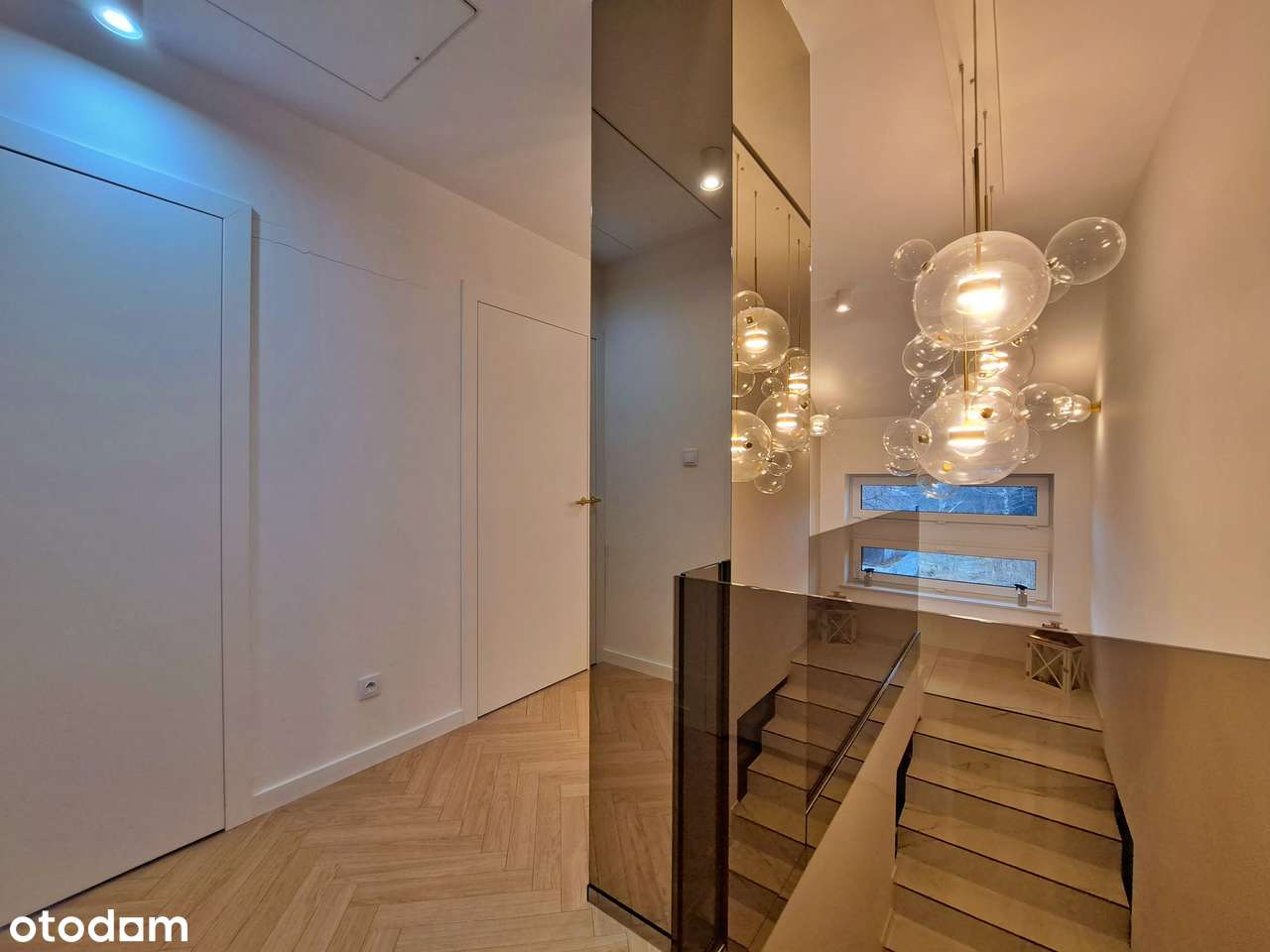 Luksusowy dom na sprzedaż w spokojnej okolicy.-12