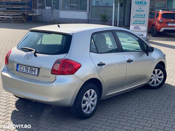 Toyota Auris 1.4 Luna Plus - 4