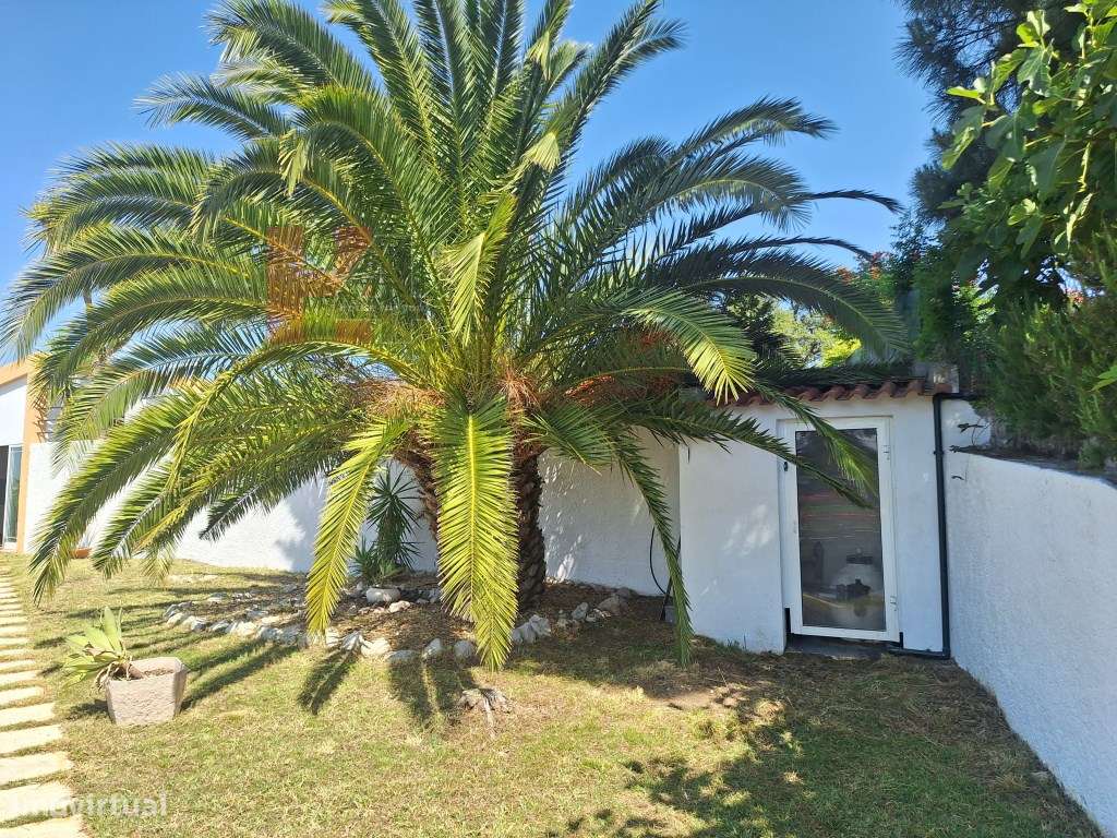 Moradia T4 com piscina inserida num terreno de 670m2 - Setúbal (OFE...-37