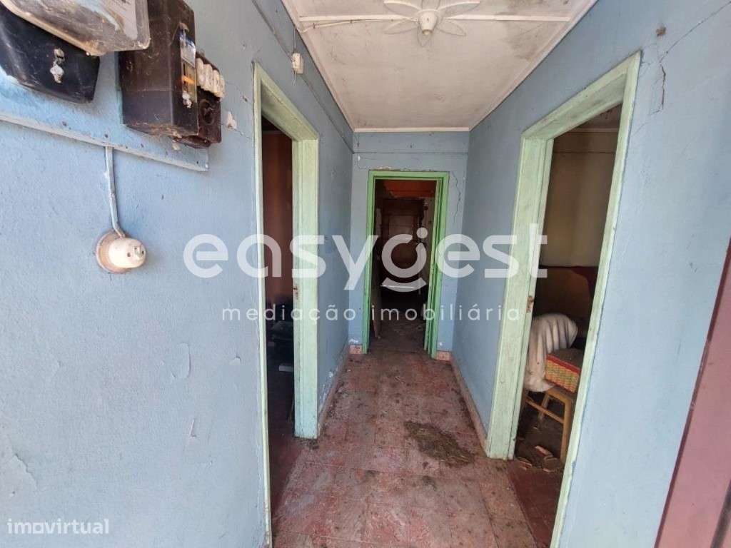 Moradia para recuperar com 2 quartos na aldeia dos Gasparões - Grande imagem: 5/14