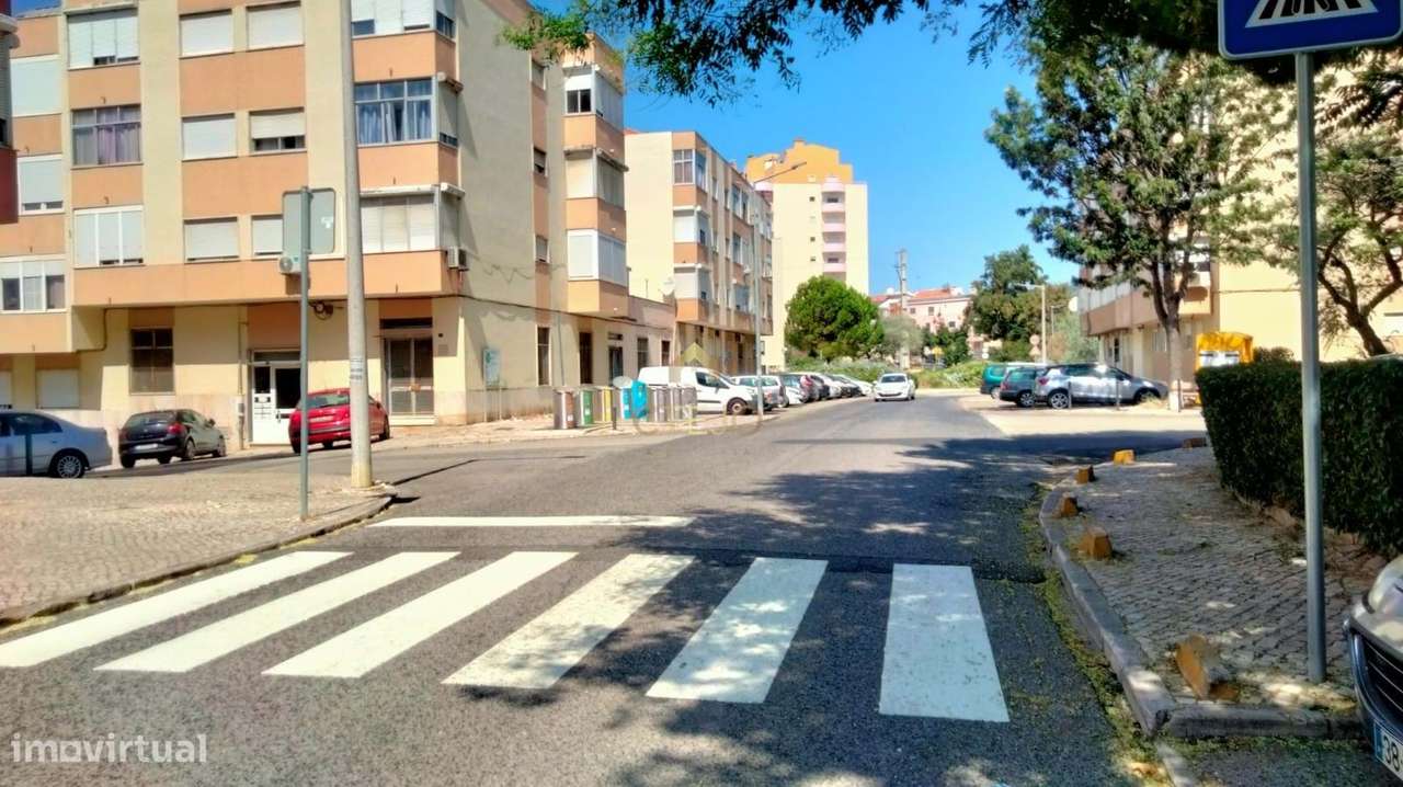 LOJA PARA VENDA  POVOA de SANTA IRIA  COM 260m2-14