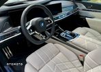 BMW i7 M70 xDrive - 11