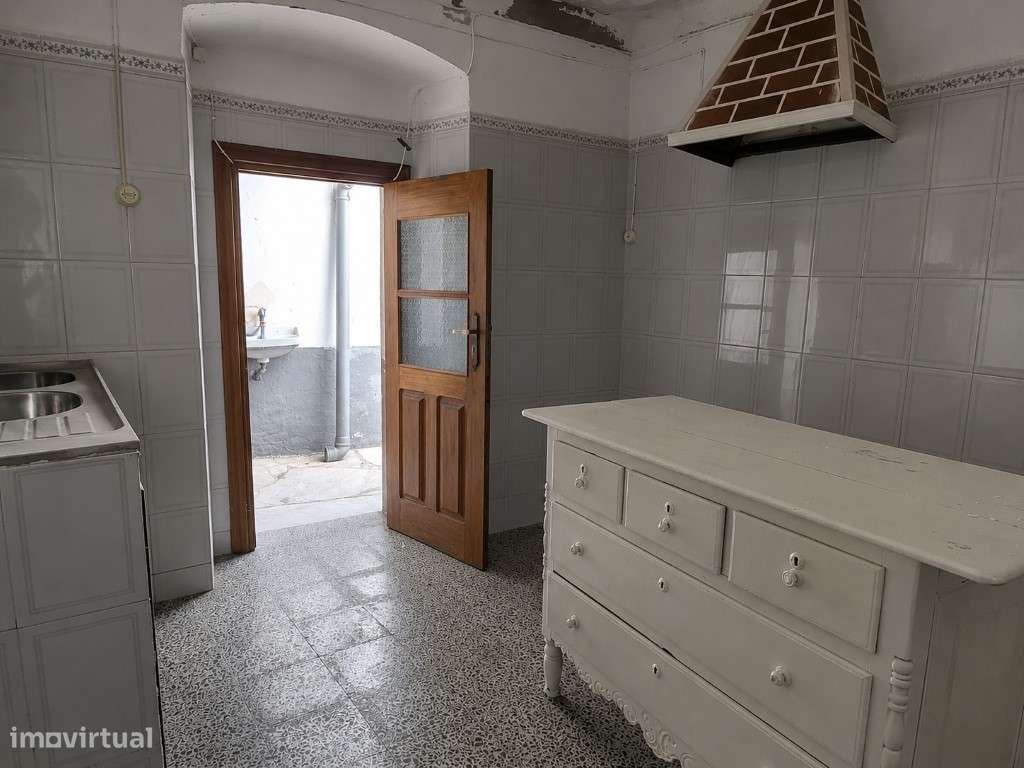 Moradia T1+1 com quintal na Vila de Redondo (Évora)-9