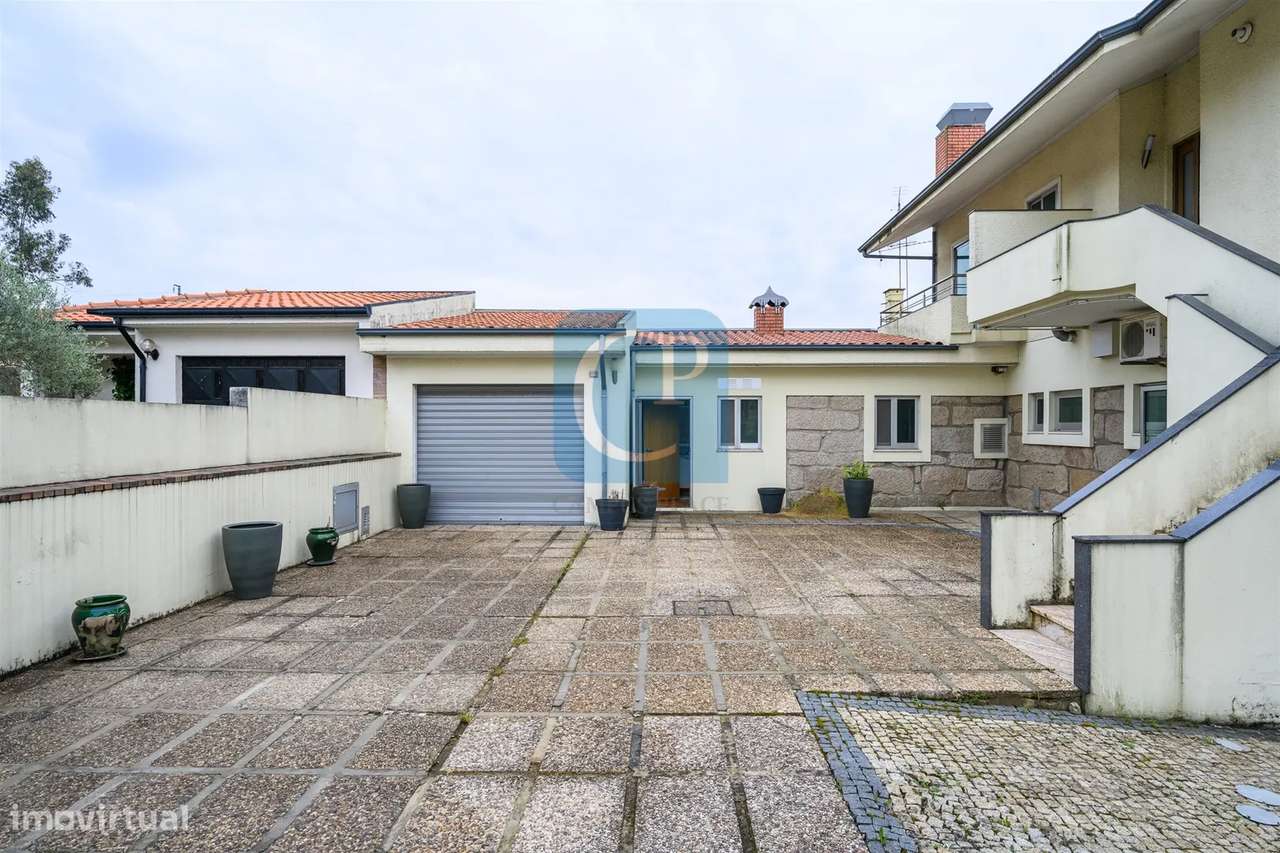 Moradia T3 com Restaurante, em Alfena, Valongo-5