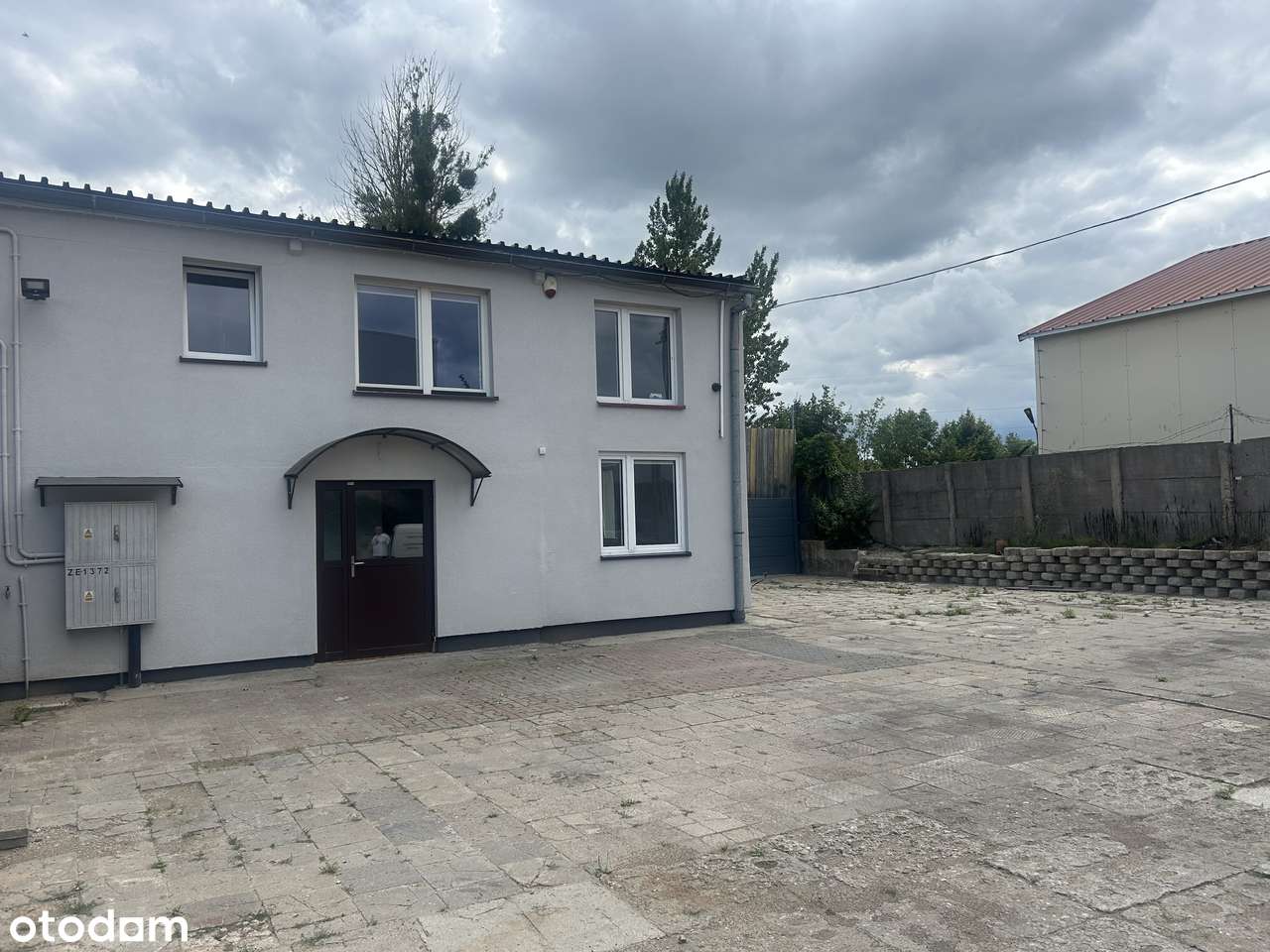 działka przemysłowa zabudowana