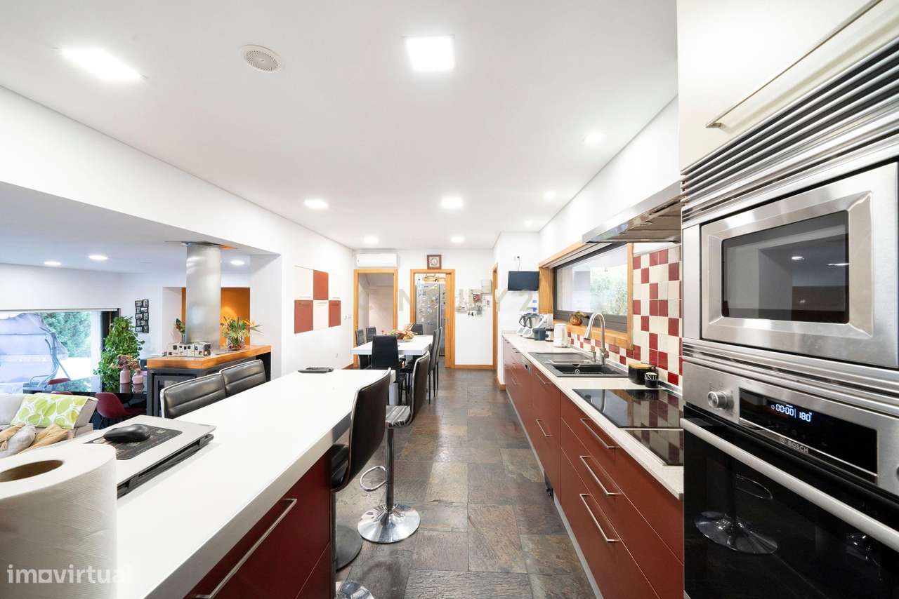 Moradia T4+2 Moderna com Garagem e Anexos – Oliveira de Azeméis - Grande imagem: 4/57