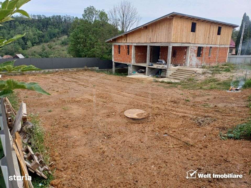 Casa noua la tara cu teren generos - Imagine principală: 3/8