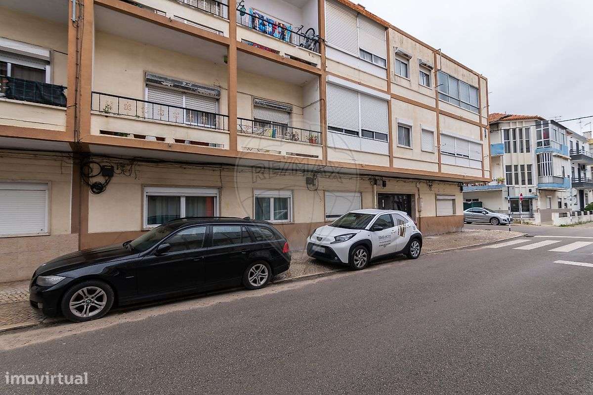 Apartamento T3 remodelado nas Paivas, com logradouro-27