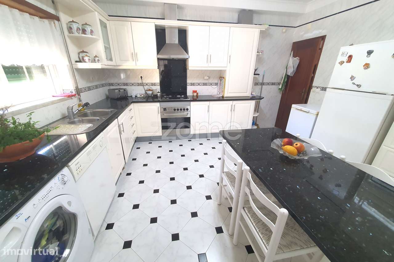 Moradia Isolada com piscina e bastante soalheira-9