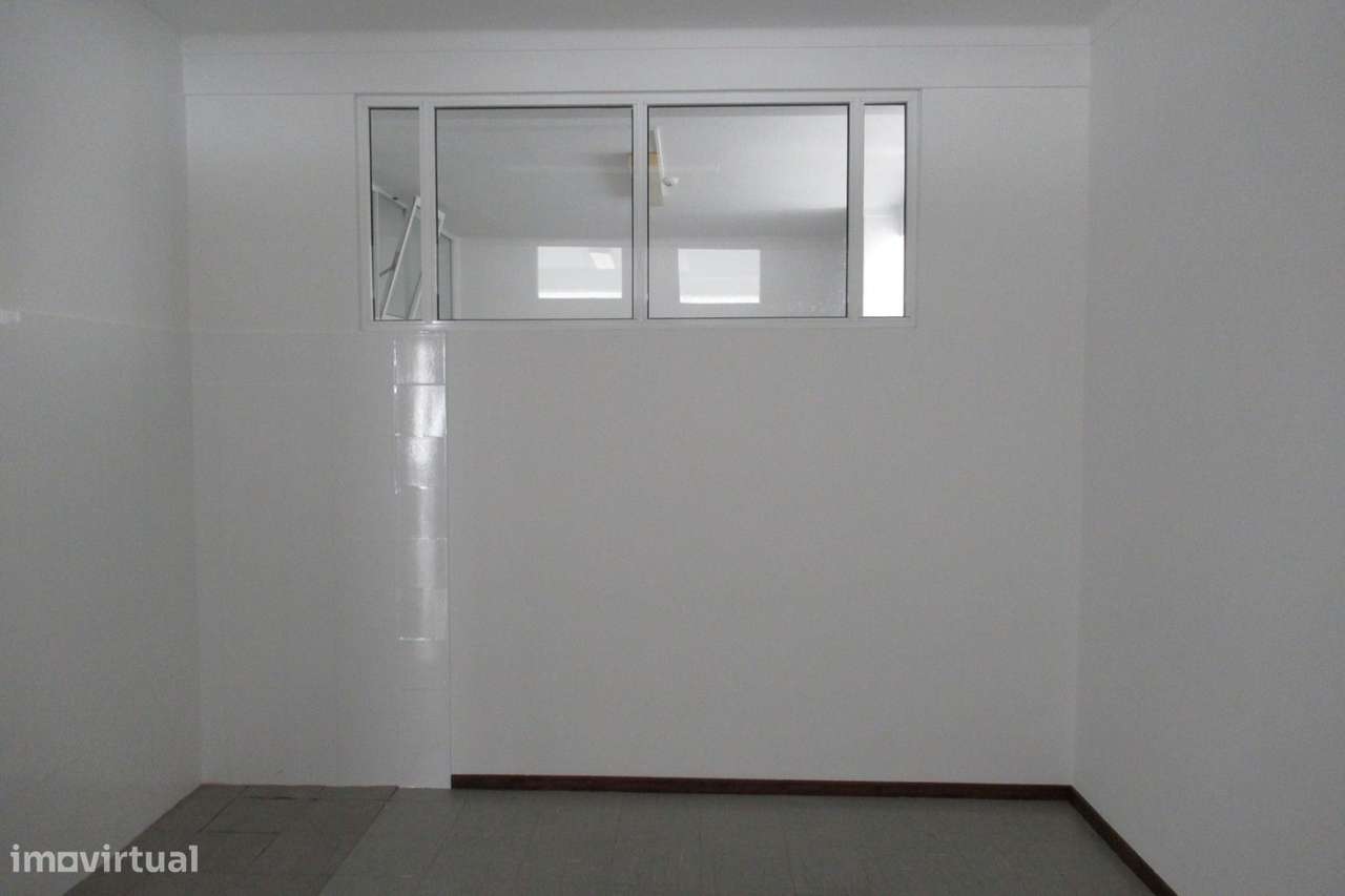 LOJA. PRÓXIMO DA ESTAÇÃO. - Grande imagem: 3/15