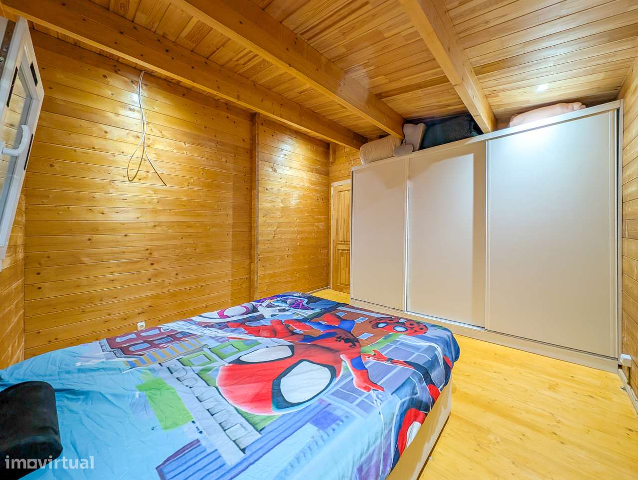 Terreno de 300 m² com moradia T4 em madeira – Charneca de Caparica-11