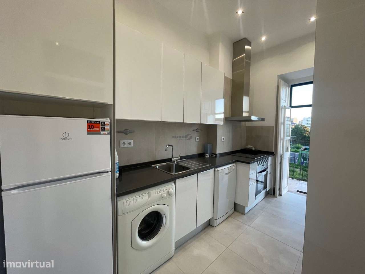 Excelente T2 para venda ao pé de Sete Rios-16