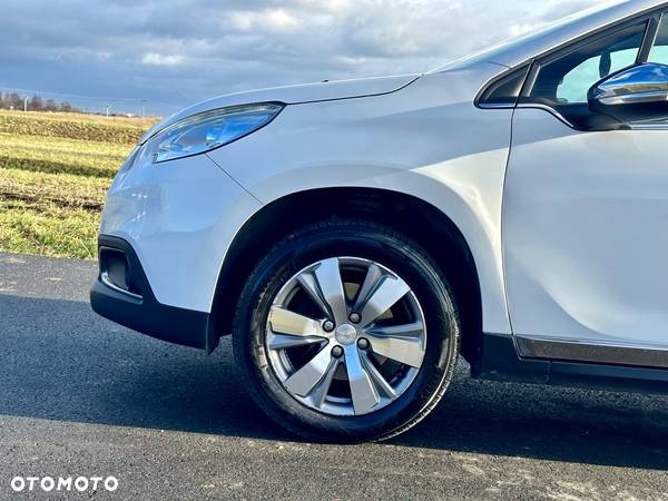 Peugeot 2008 1.2 Pure Tech Allure S&S - 22