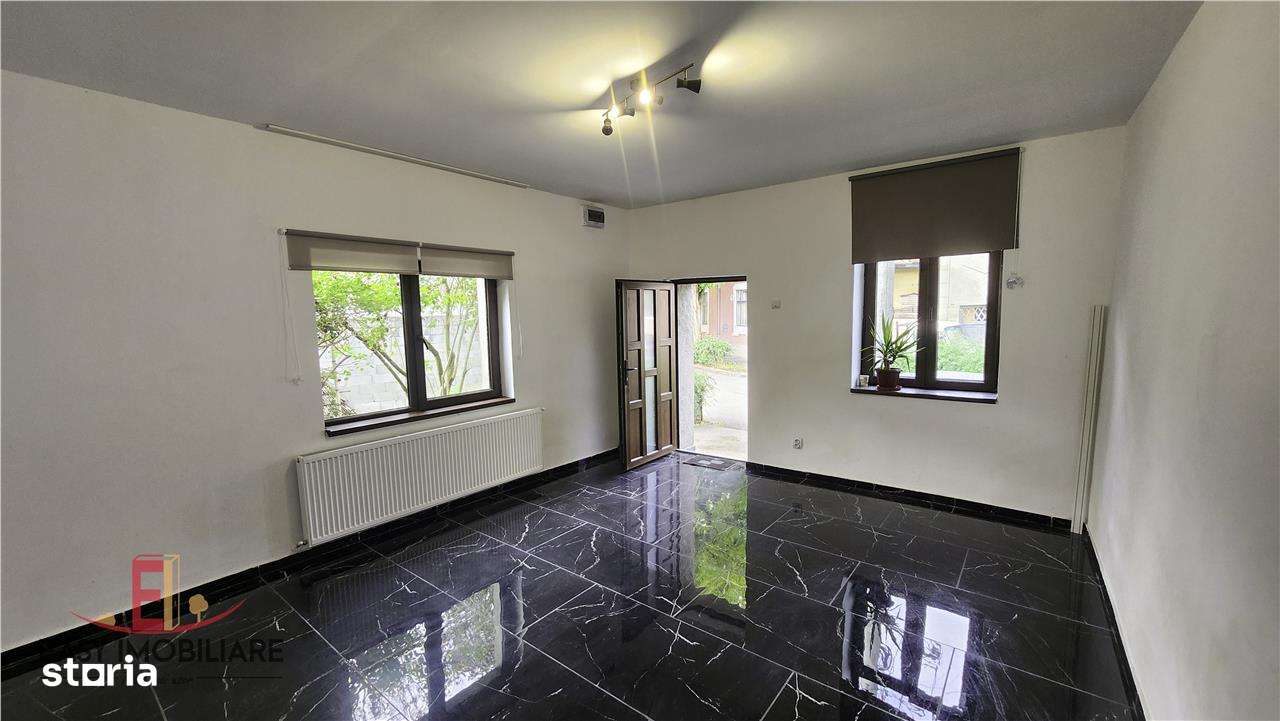 Spatiu comercial sau birou, 2 zone de acces, la casa, zona Centrala. - Imagine principală: 2/9