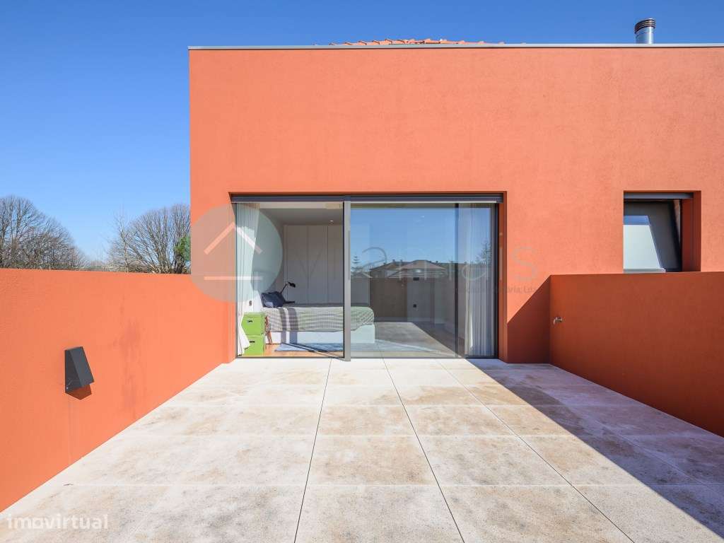 Excelente Moradia V4 com Piscina-24