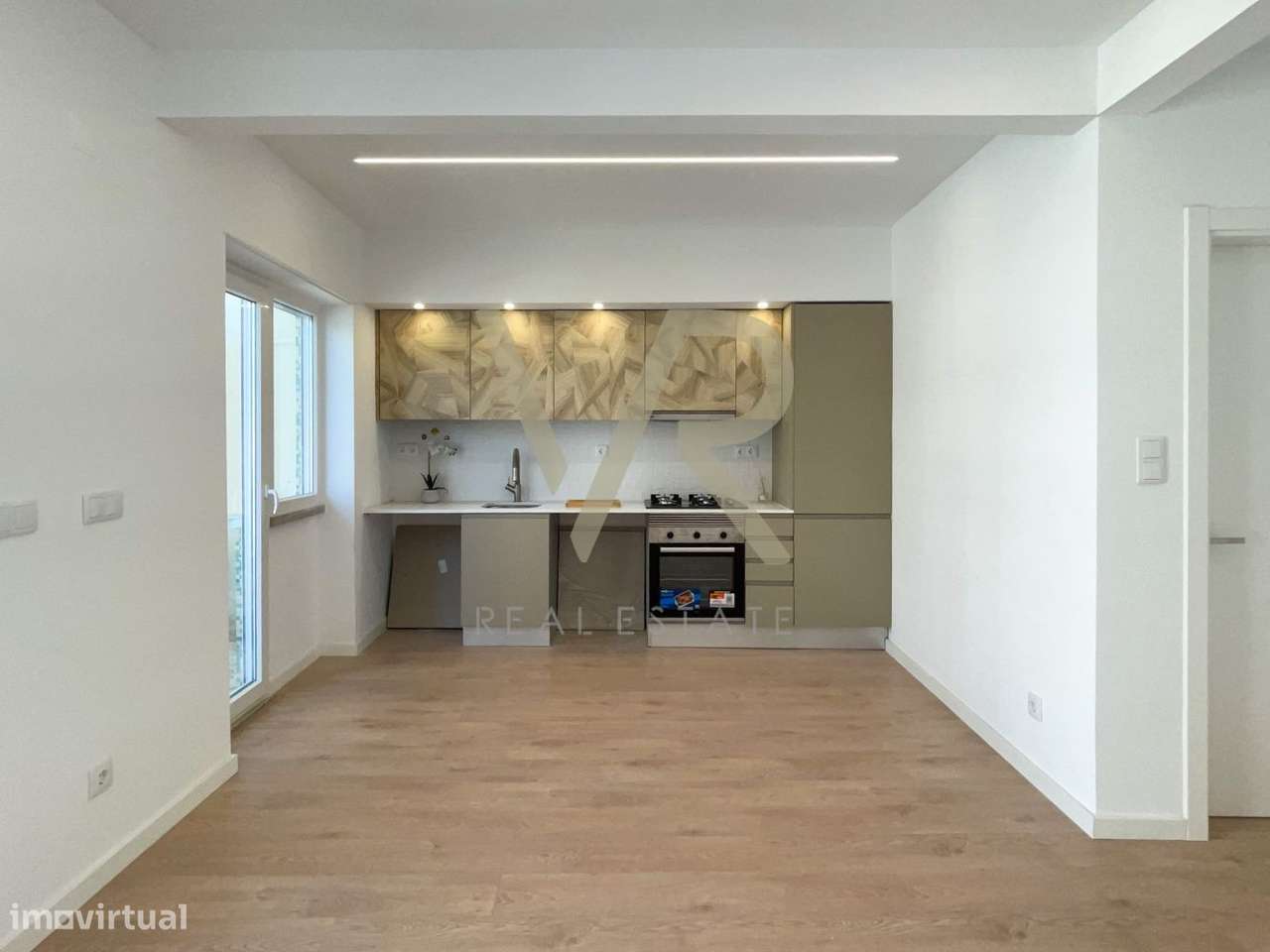 Apartamento T2 no centro de Almada-3