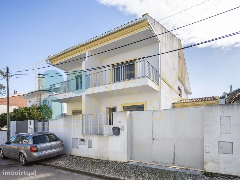 Moradia T2+2 com garagem e jardim, a dois passos do Parque do Serra...-39