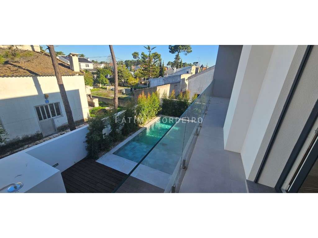 Excelente Moradia T3 Isolada com Piscina e garagem com acabamentos ...-9