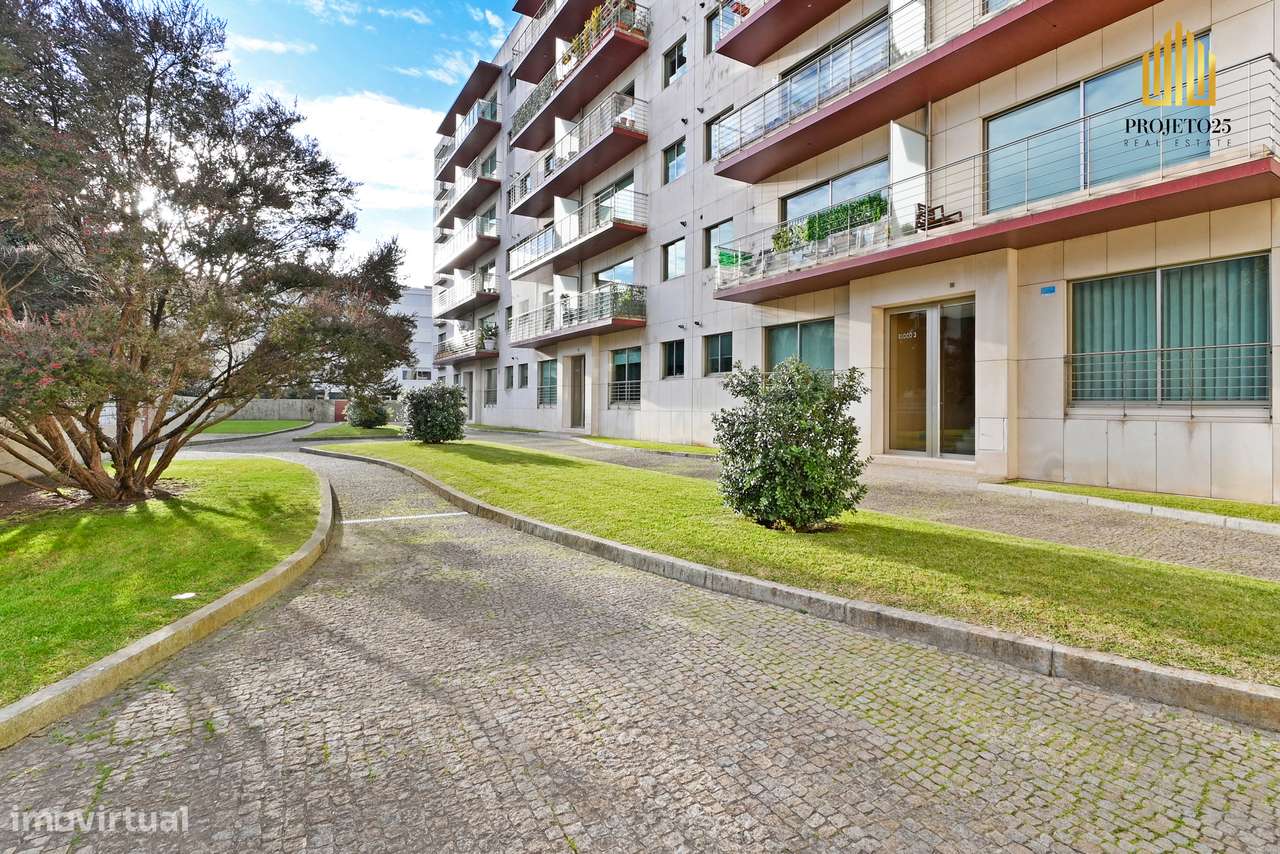 T2 Com Terraço Privativo em Condº Fechado com Piscina Coberta e Jardim - Grande imagem: 2/37