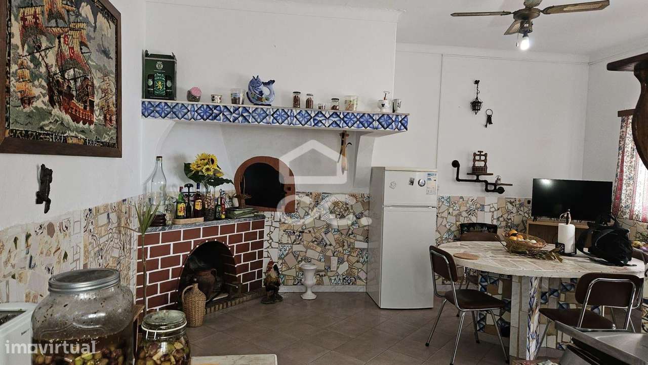 Moradia V4 com 174 M2, aproveitamento de sótão, garagem para 2 viatura-30