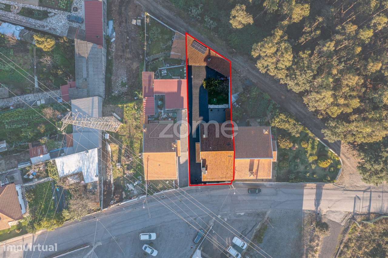 Moradia T4 com pátio, jardim e garagem em Covelas - Trofa - Grande imagem: 3/60