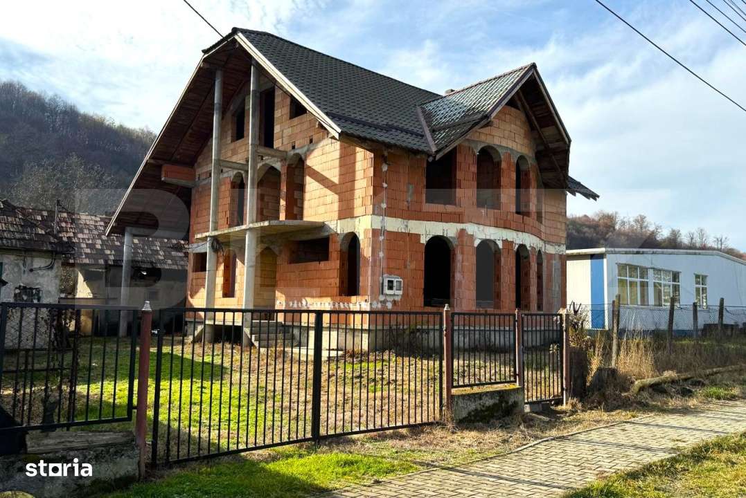 VAND CASA SI TEREN IN ARCALIA, CU TOATE UTILITATILE SI 19 ARI DE TEREN - Imagine principală: 5/17