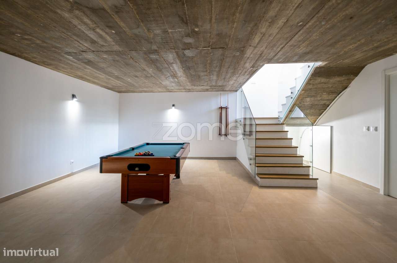 Moradia T3 com piscina na Sobreda-36