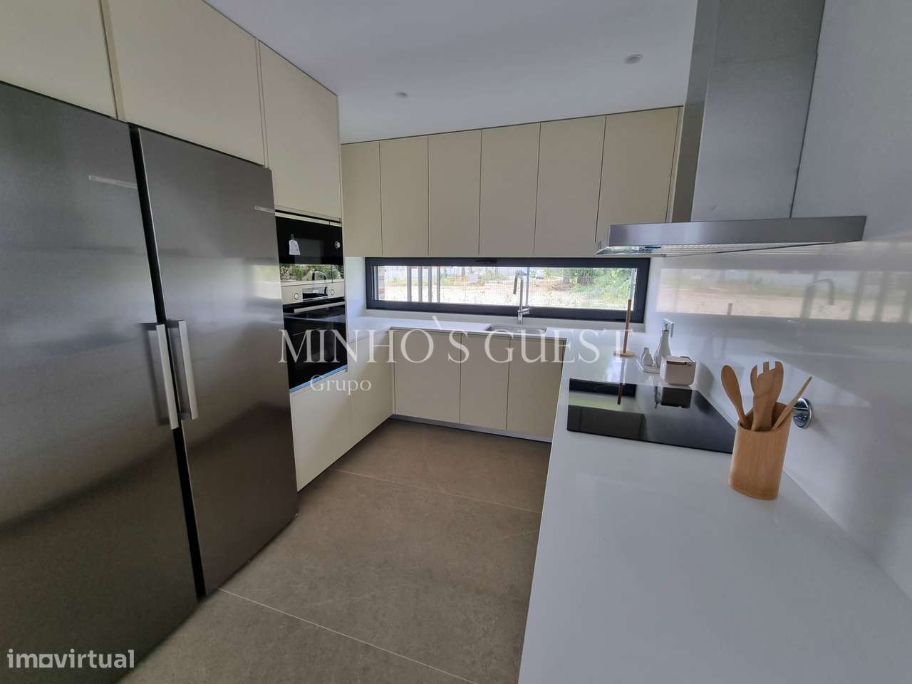 Moradia em Banda c/ 3 Suites e Logradouro - Braga-24